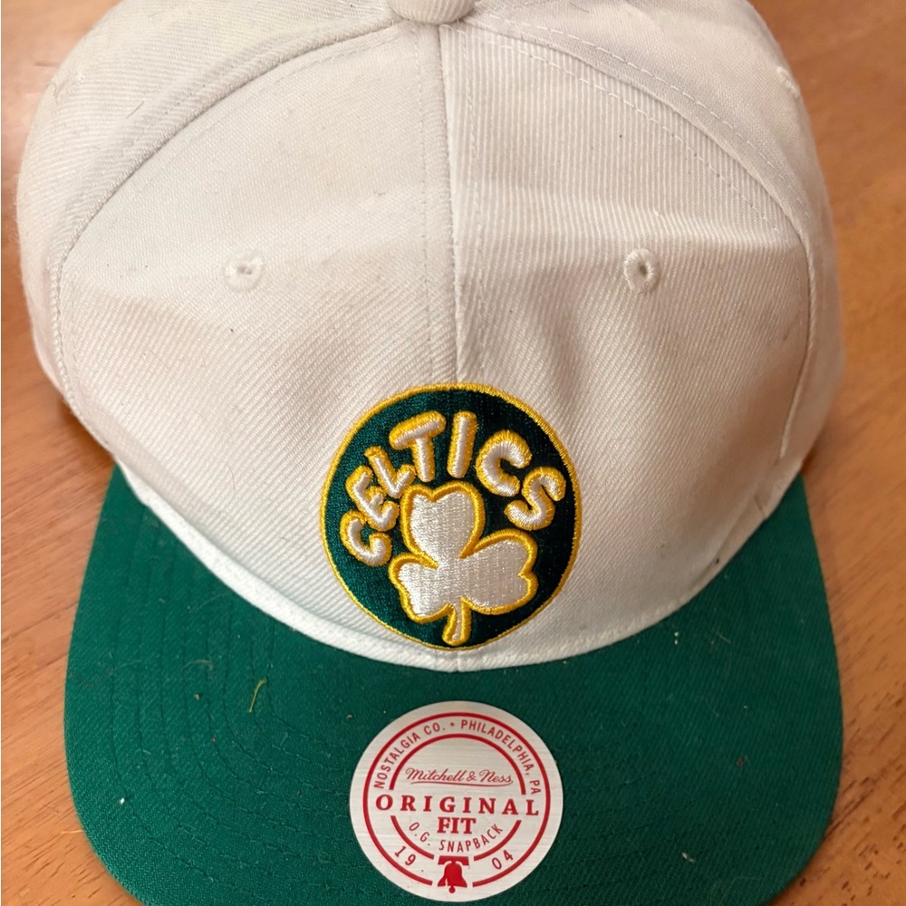 Boston Celtics Mitchell & Ness Snapback Cap (Vntg/Hardwood Collection). NWOT